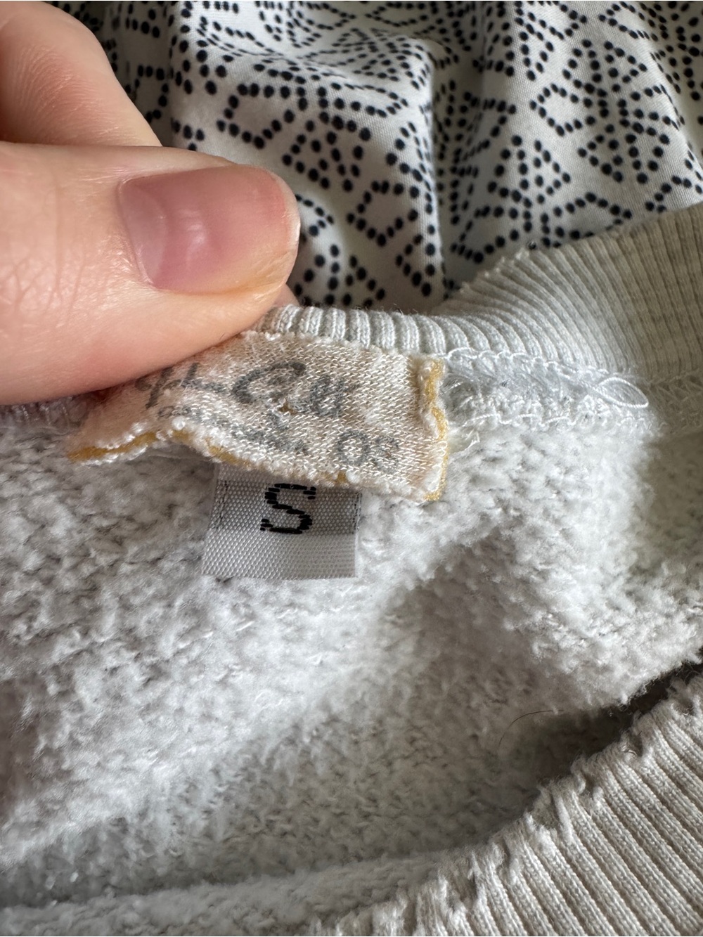 Brandy Melville Cropped Malibu Crewneck - Picture 2 of 2
